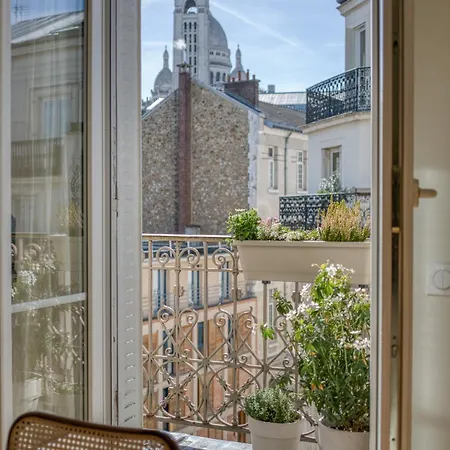 Lamarck Luxury Apartment Paris